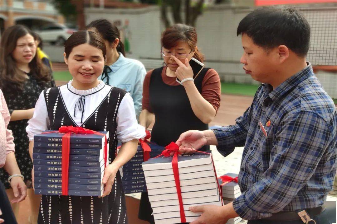 红领行动龙岩凤凰小学翰墨书香润初心红色基因促成长