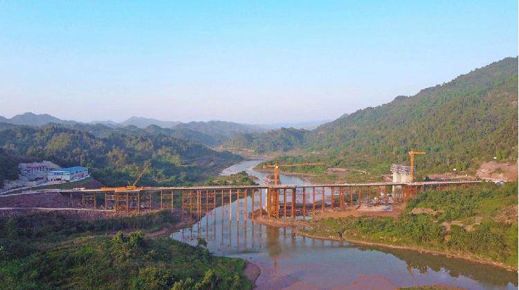 武隆至道真重庆境内段起于武隆区斑竹林接g65渝湘高速,止于渝黔省界子