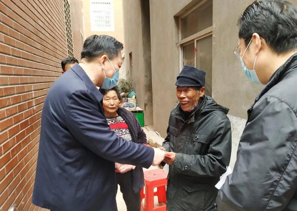 慰问组一行先后来到山前村,西华村,东欧村和上薛村向特困供养人员