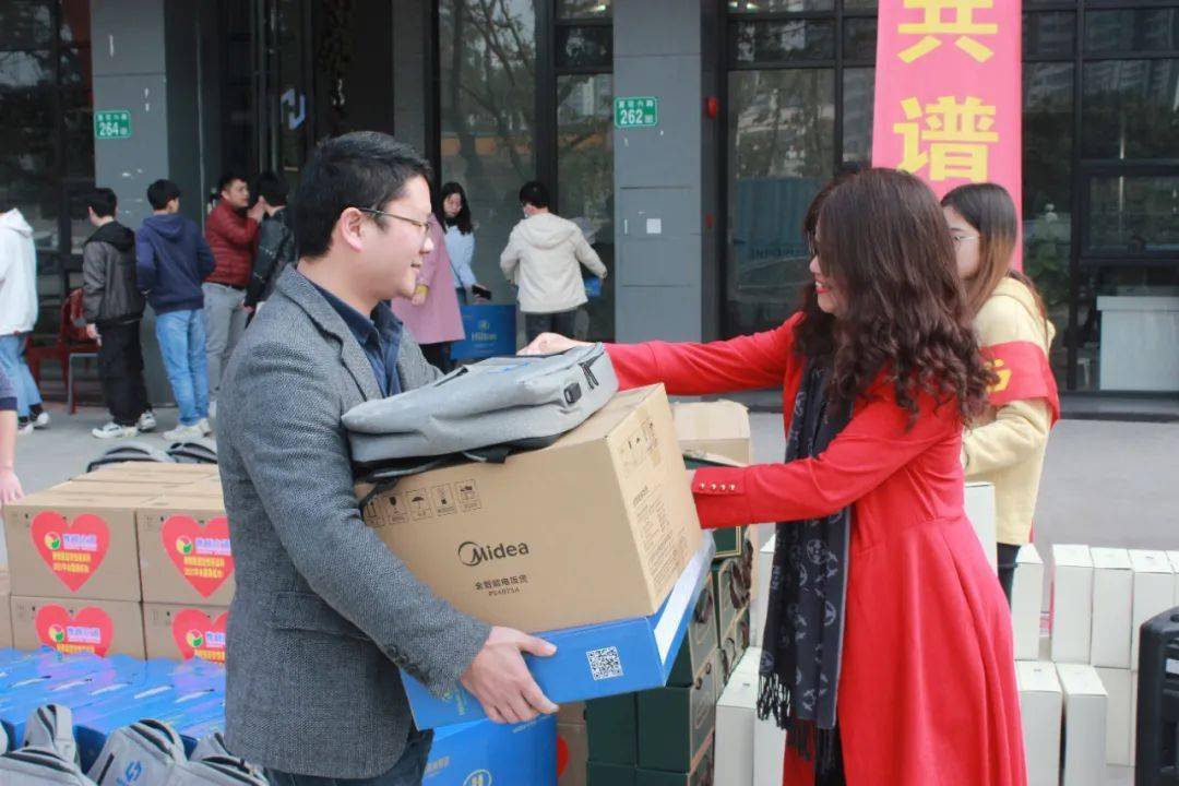 腊八欢庆恒泰八年齐心协力共谱新篇恒泰2021年新春礼品派发仪式圆满
