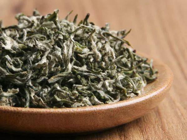 武夷岩茶具有绿茶之清香,红茶之甘醇,是中国乌龙茶中之极品.