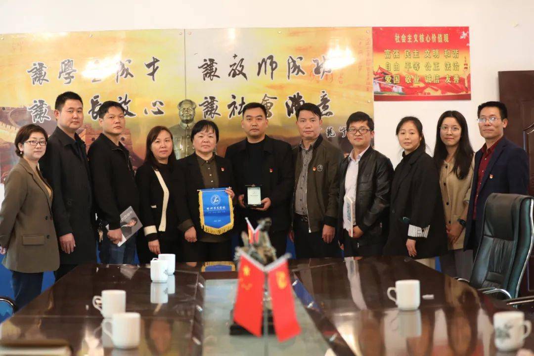 范希娟总校长和黄龙中学领导合影
