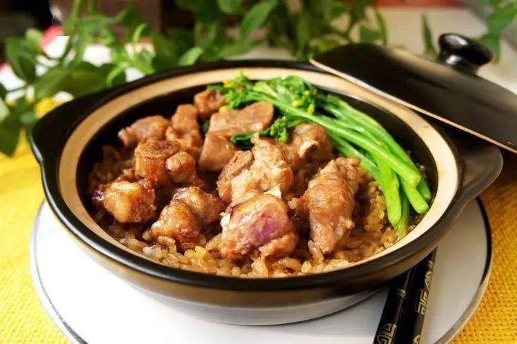 一碗喷香诱人的煲仔饭应该怎么做?广东人吃了都说好!