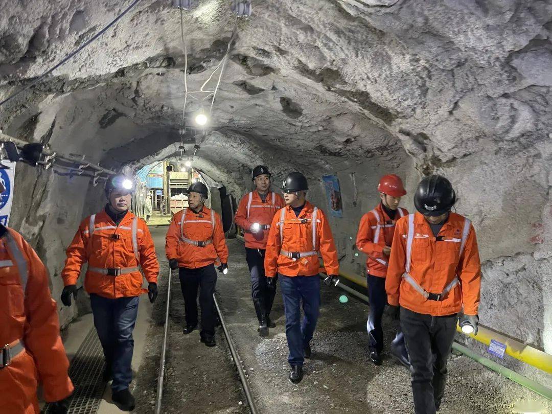 露天矿山安全法_露天矿山安全标识牌_露天矿山安全警示标语牌