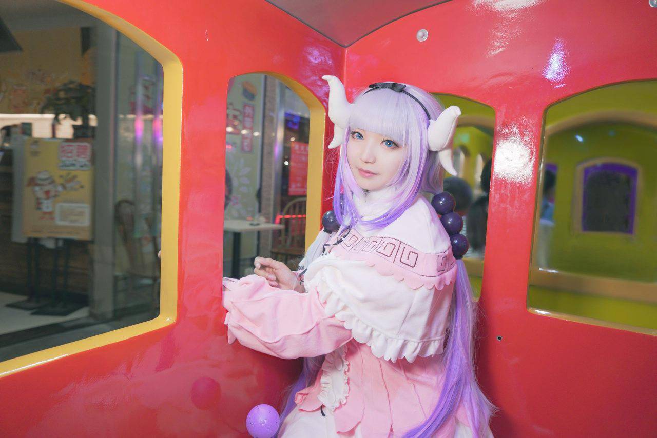 小林家的龙女仆康娜cosplay,愿意和我一起放烟花吃吃吃吗