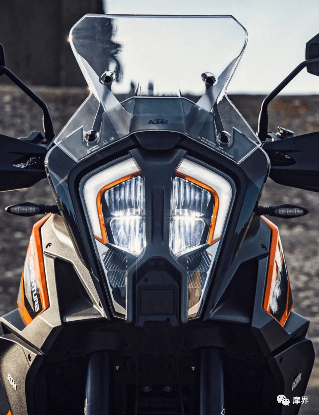 前天ktm正式发布了2021款旗舰探险车型ktm 1290 super adventure s.