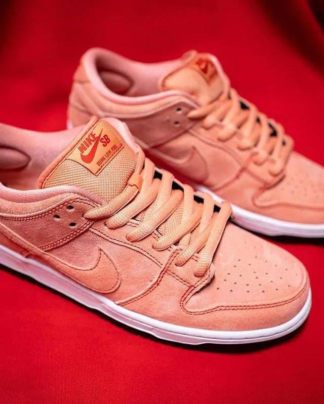 nikesbdunklow粉色, 目前nike sb dunk low pink pig"预计将会在2月6日发售,在官方正式