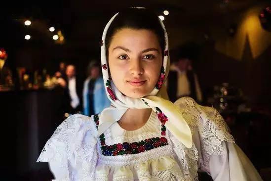 摄影师走遍37国拍下各国最真实的绝色美女