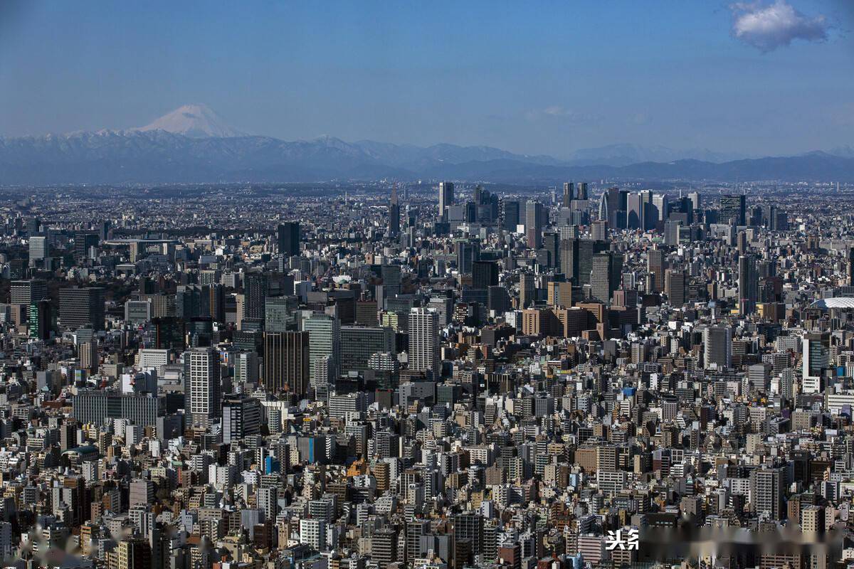 当地时间2021年1月29日,日本东京,航拍东京密密麻麻的高楼大厦,鳞次