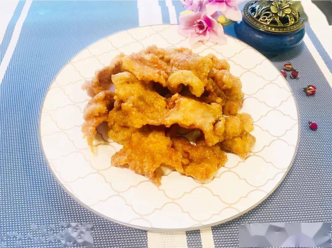炸酥肉时,用面粉还是淀粉?记得不要用错粉,不酥不香家人不爱吃