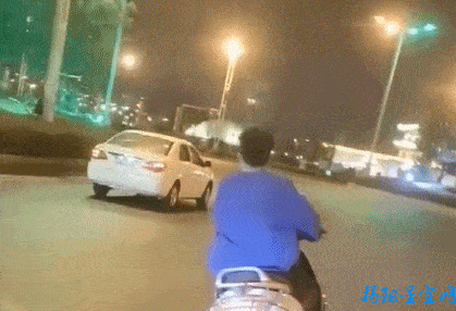 揭阳楼路段一拖鞋靓仔蛇形压弯大秀车技,这是把马路当