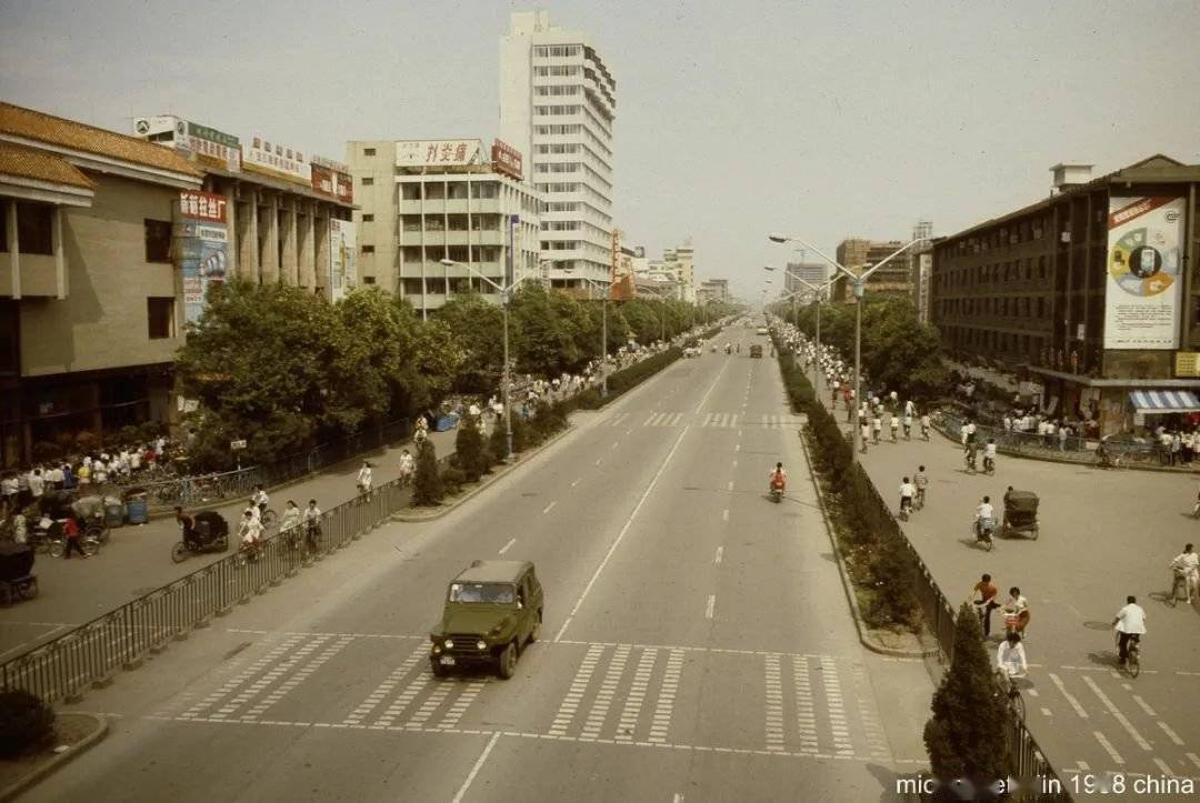 看着像商业场内向春熙路方向