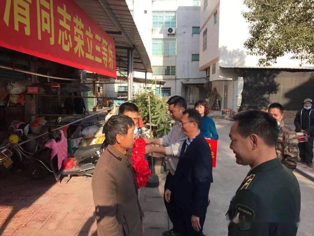 近年来,长泰县结合驻军多的特点,坚持把拥军优属工作作为党委政府的应