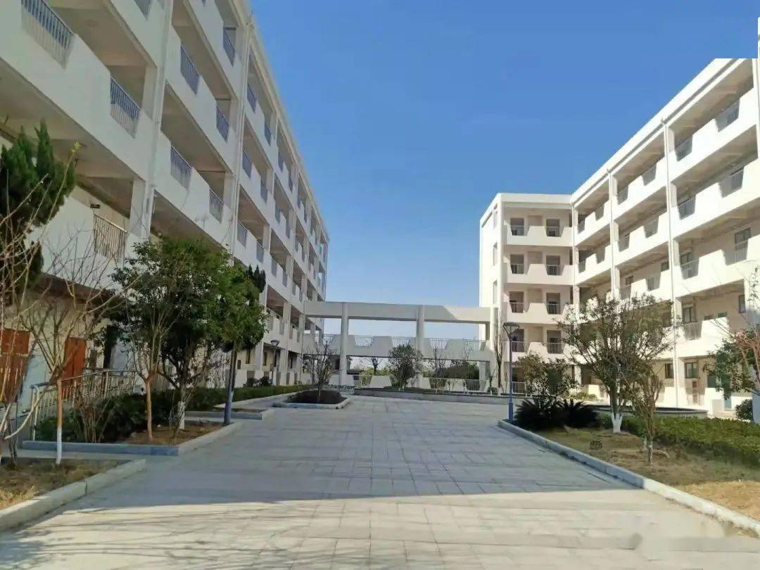 吉安三中余家河学校建得真漂亮,计划设高中,可容纳学生2500多名(内附