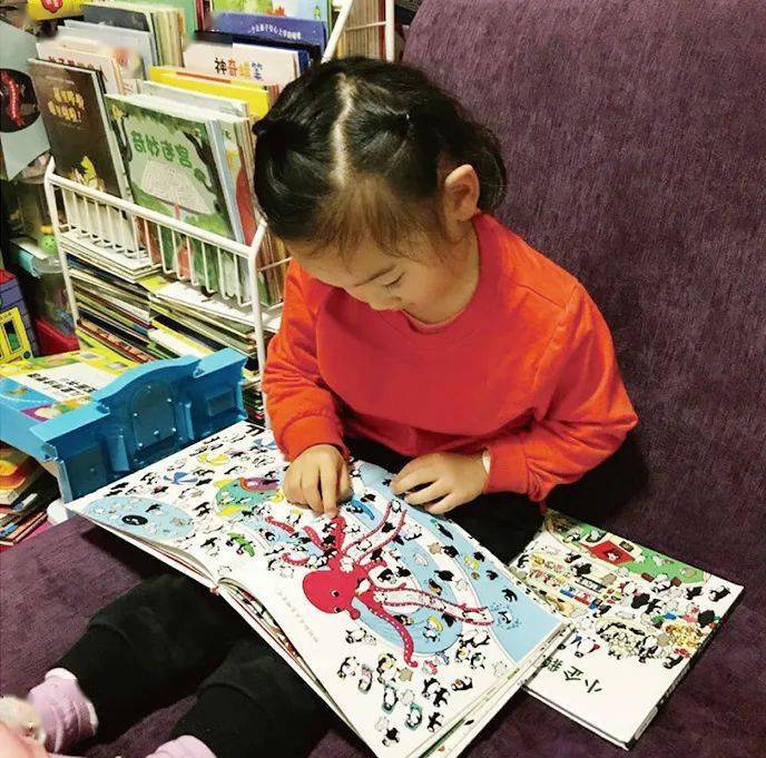 画风简洁,可爱,形象呆萌又充满了丰富的细节,连每只企鹅的动作,表情