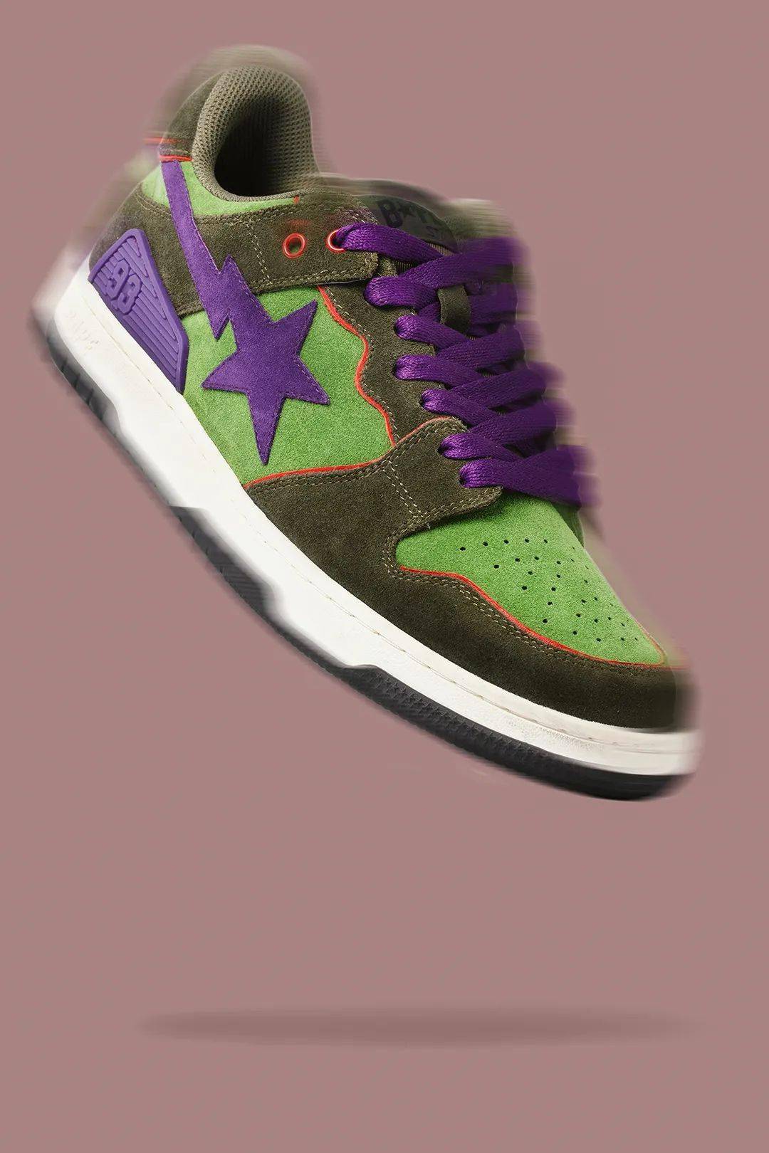 21春夏季度 bape sta推出了黑色,白色和米色3种简约系配色,虽然这些