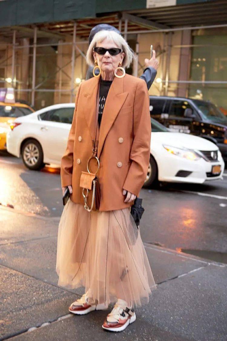 我们爱carrie的执着,smanthan的清醒,charlotte的精致和miranda的干练