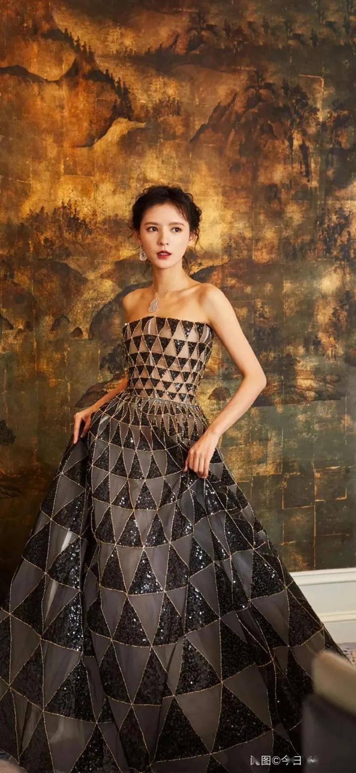 美女明星气质写真图集,时尚靓丽,性感迷人!_举报