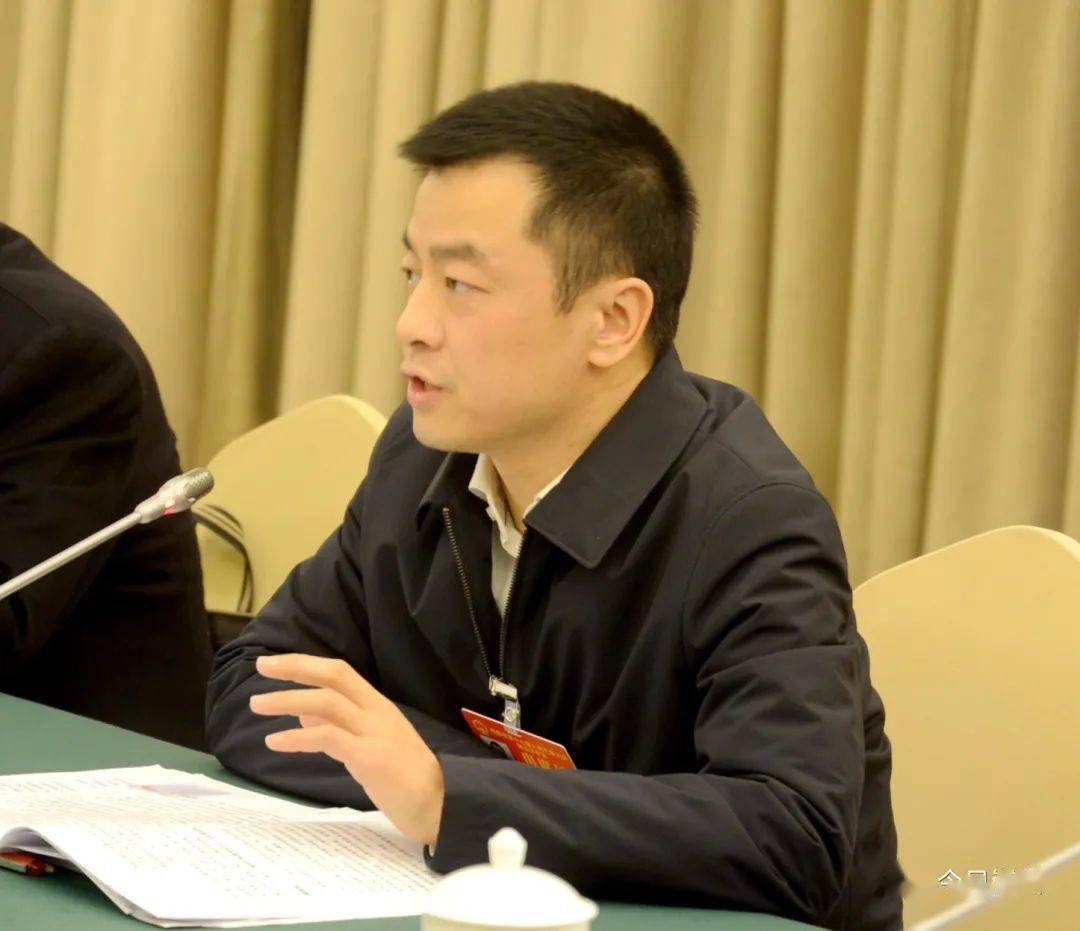尹念红说政府工作报告为崇州发展指明了工作的着力点,突破点,崇州将以