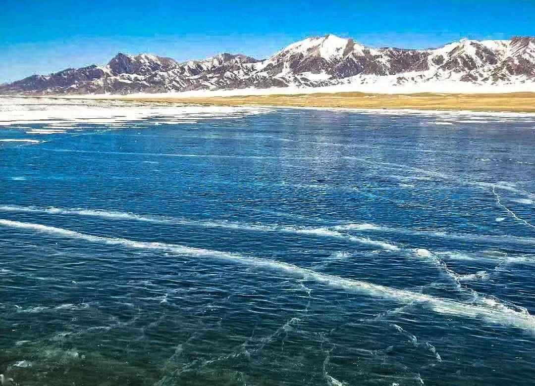 赛里木湖蓝冰奇观,赏大西洋最后一滴眼泪的高山湖泊~画面美爆