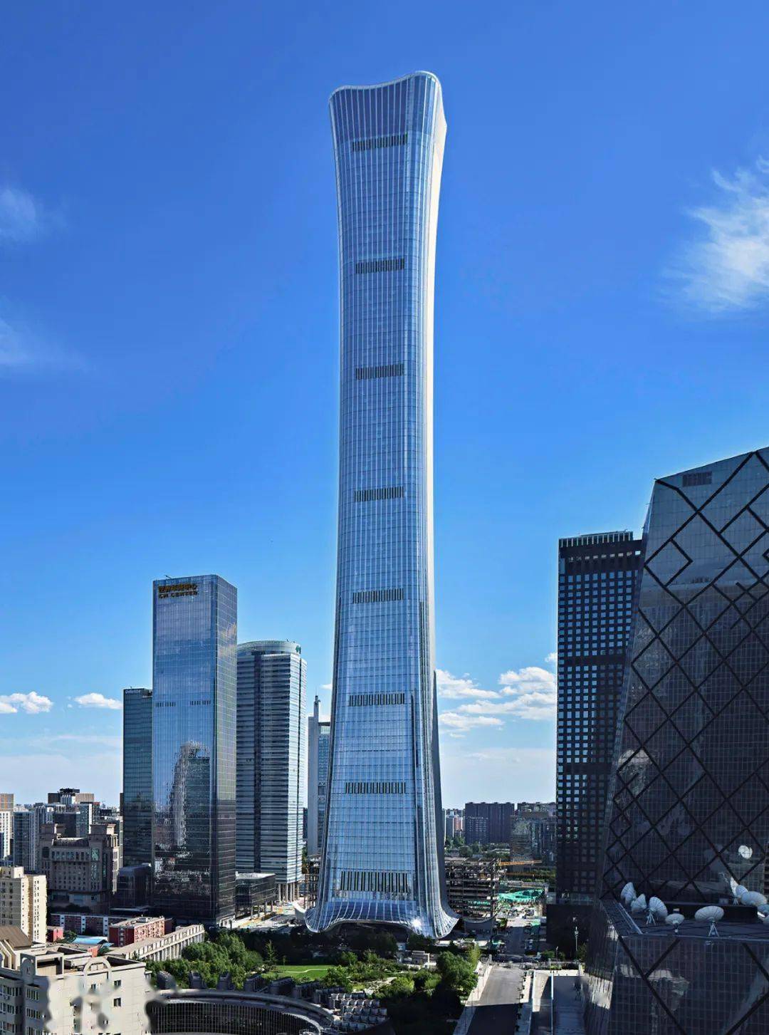 其中,北京中信大厦(中国尊)入选"2021年全球高层建筑卓越奖——400米