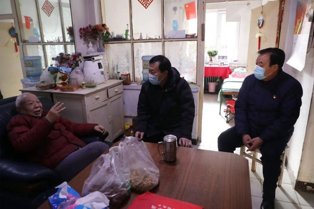 近日,永顺镇党委书记邓忠义,组织部长姜宝军,副镇长时