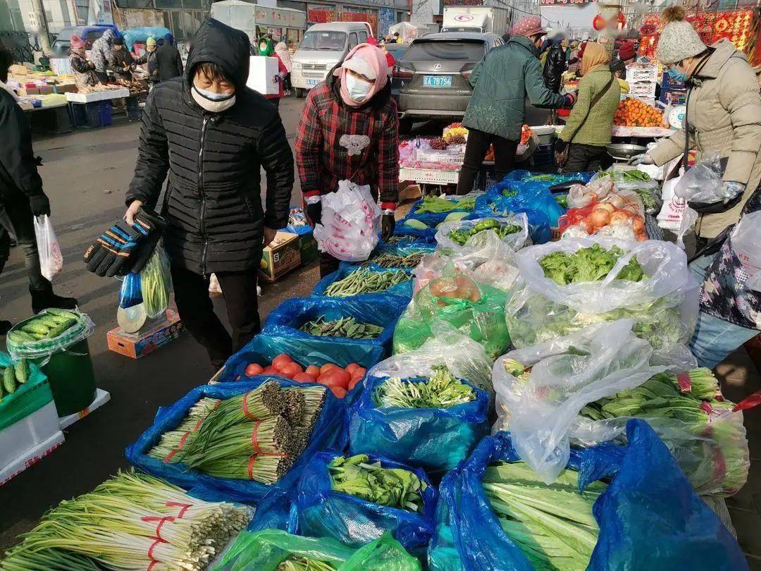 媒体看辽中过年赶大集辽中茨榆坨年货市场真热闹