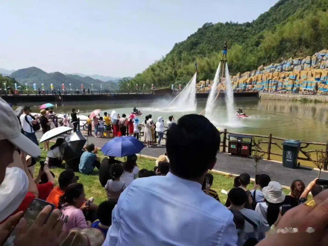 杭州小六石欢乐园(乡贤回归项目)位于新登镇上山村,总投资3.