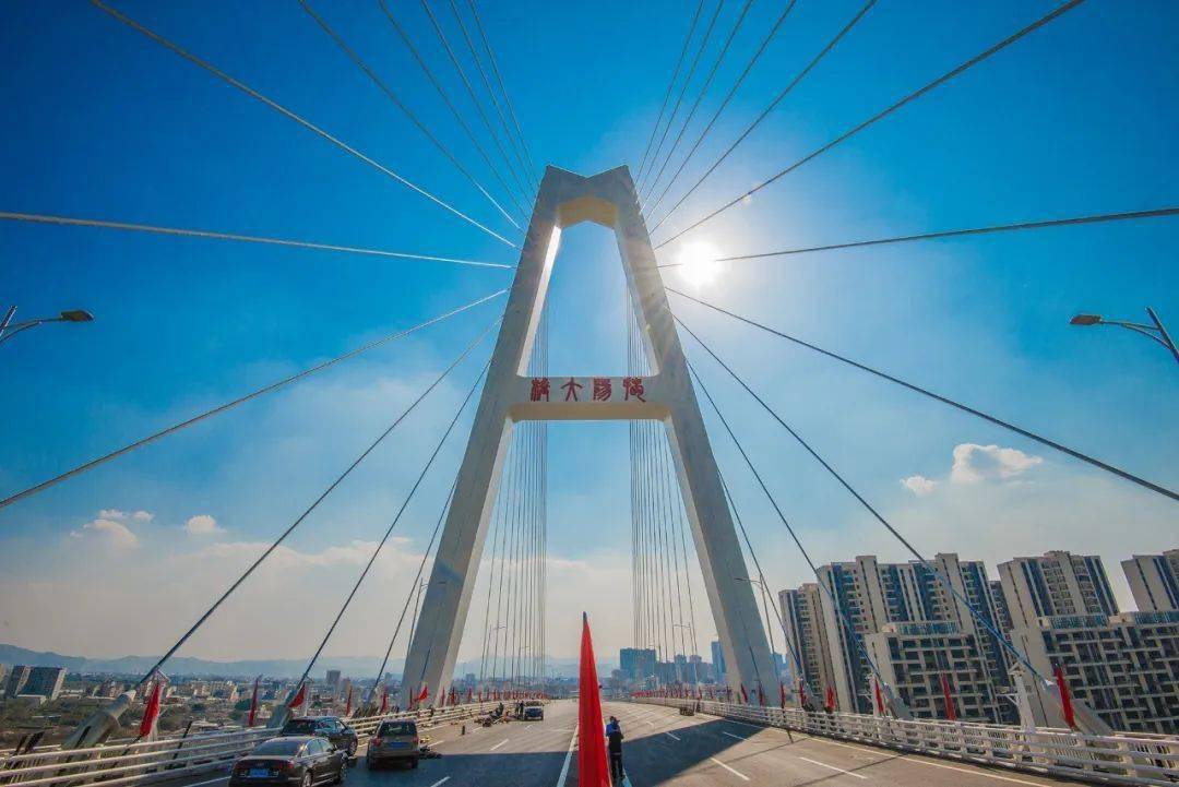 揭阳大桥是揭惠高速市区连接线的控制性工程,属于该工程第一标段项目
