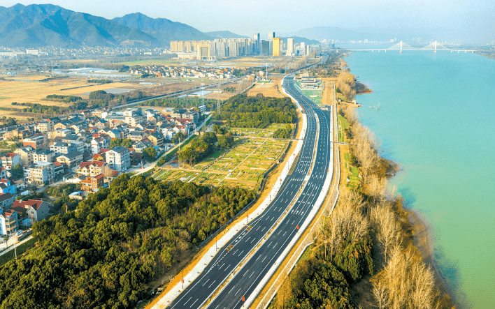 不仅大幅提升金桥北路沿线群众的出行效率,也大大缓解了恩波大道等