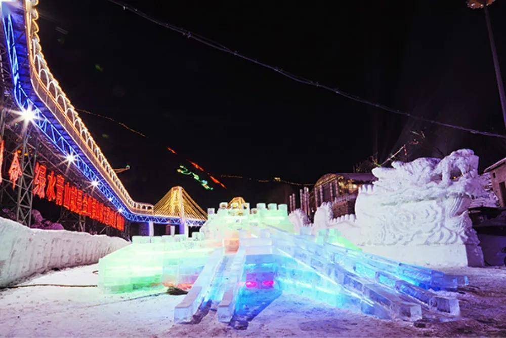 北京延庆龙庆峡冰灯冰雪季来啦冬奥主题亮相墩墩雪塑竞风流