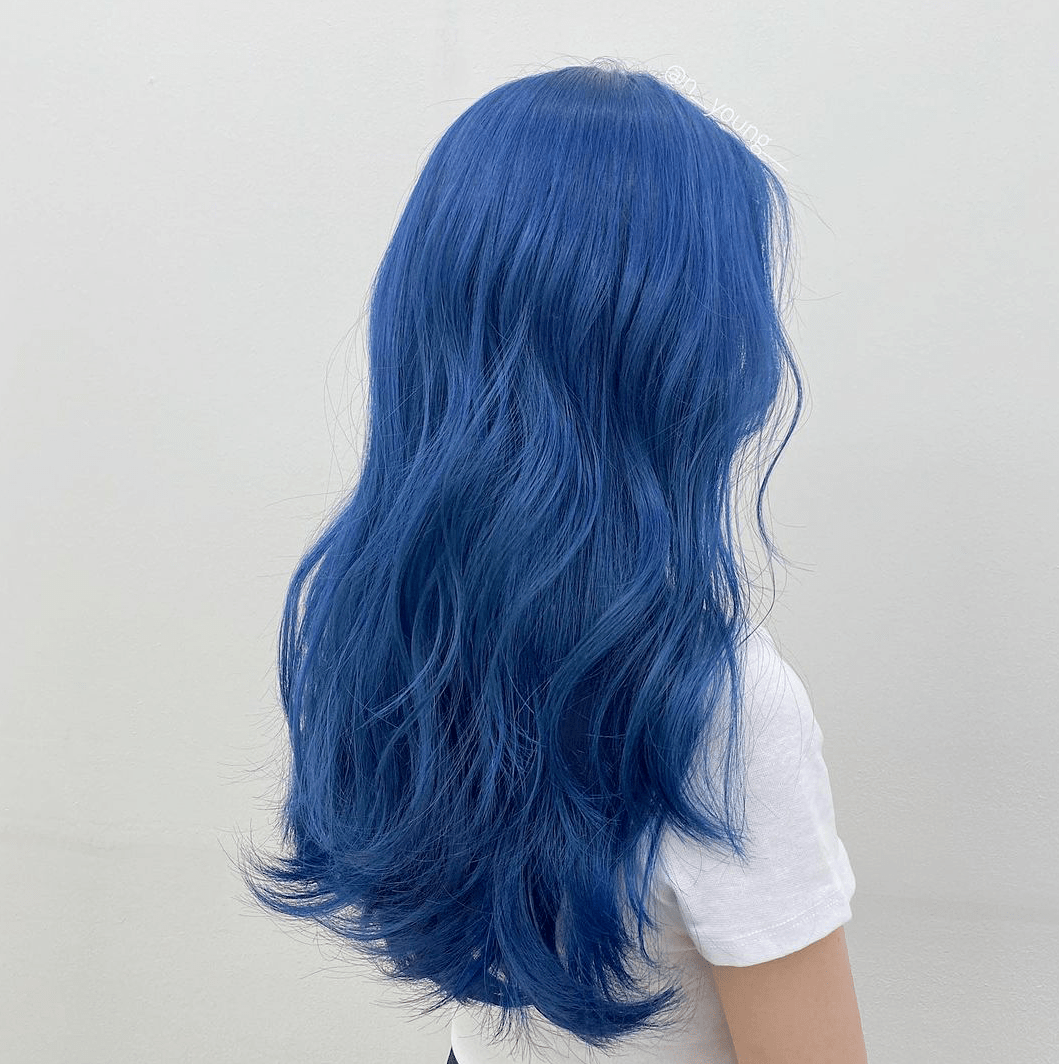 今天要给大家推荐的是蓝色染发发型 充满时尚气质的一款发色 责任