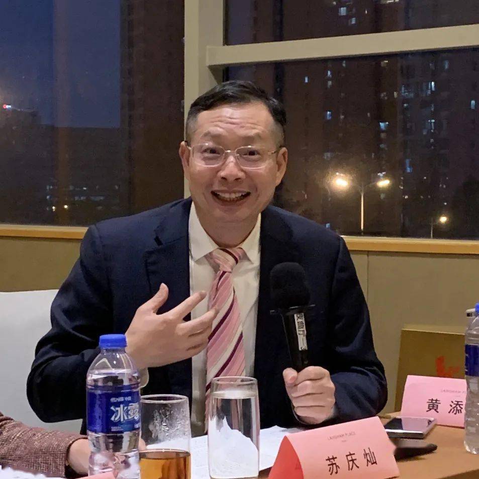 厦门对民营经济非常重视,把去年11月1日定为企业家日,厦门市政府也
