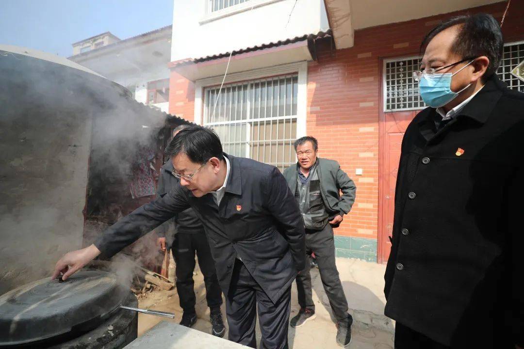 市委常委市纪委书记市监委主任卢志军走访慰问尉氏县敬老院困难群众