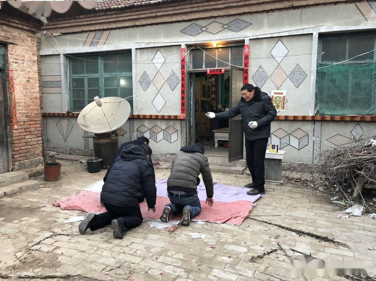大年初一拜年:别给父母鞠躬和拱手,要给父母磕头