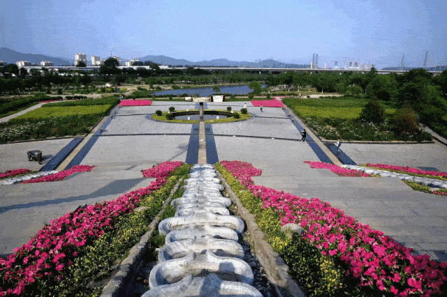 地址:门城湖公园赏期:3月下旬——8月百花山草甸最佳观赏期:4月中旬