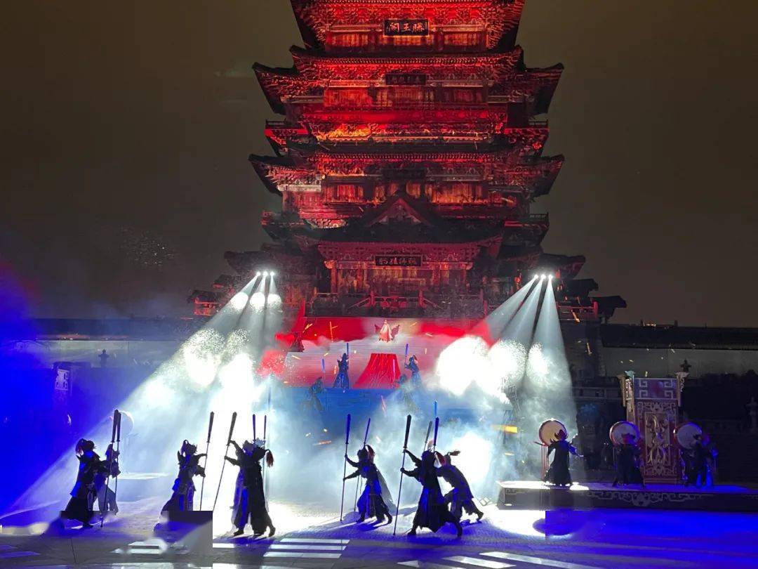 知道王勃,王安石,苏东坡等 历代先贤名流 《寻梦滕王阁》就是贯通古今
