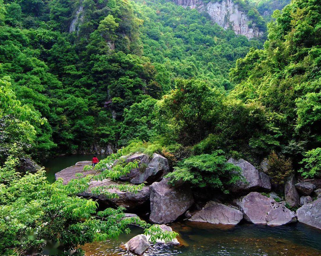 栅下s湾位于三门县花桥镇栅下村,导航定位栅下村即 可到达.