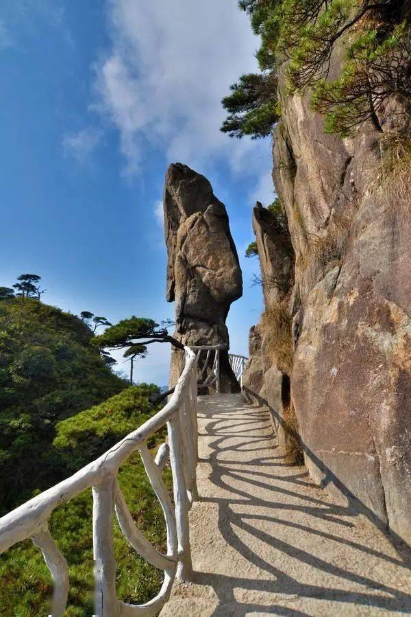 世界自然遗产地—三清山 (门票120元) 游览西海岸和阳光海岸景区:它将