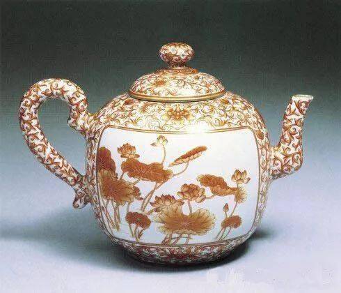 乾隆【清朝】描红荷露烹茶荷花茶壶中国各地博物院中珍藏有历代的茶器
