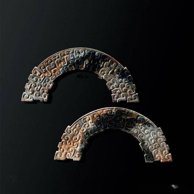 春秋双龙头玉璜,尺寸:16.1×3.6×0.