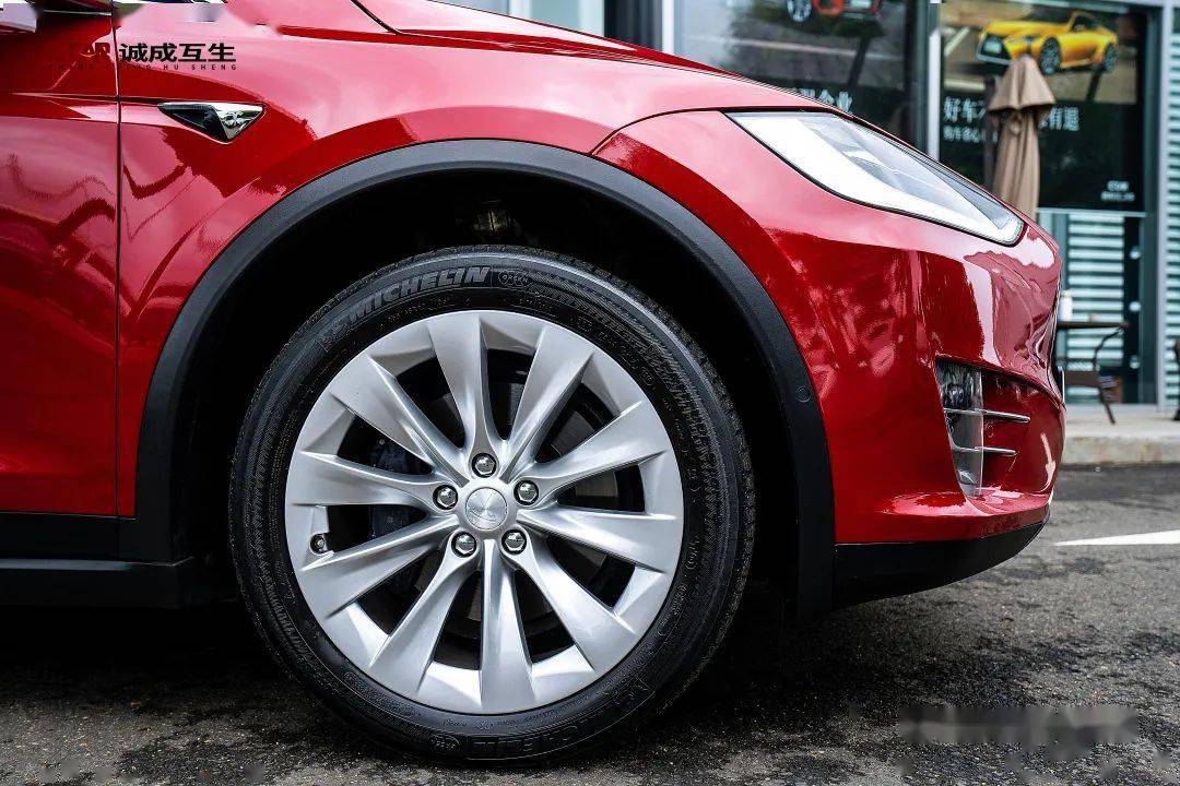 带翅膀的suv【model x 100d 长续航版】零百加速只需4