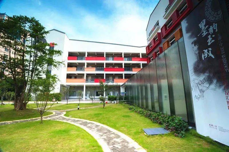 是一所充盈着艺术气质的"深圳最美学校"