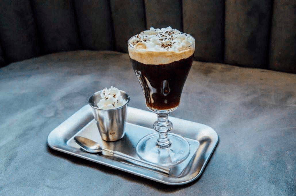 冬季新品爱尔兰咖啡"m黑拱门"的创意来自理想国读者们又爱又敬的"黑