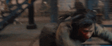 导演不愧是玩恐怖片出身的,血腥程度完爆众多电影.