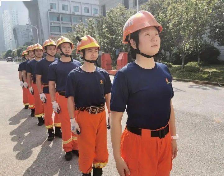 今天,我们需要怎样的"女消防员"