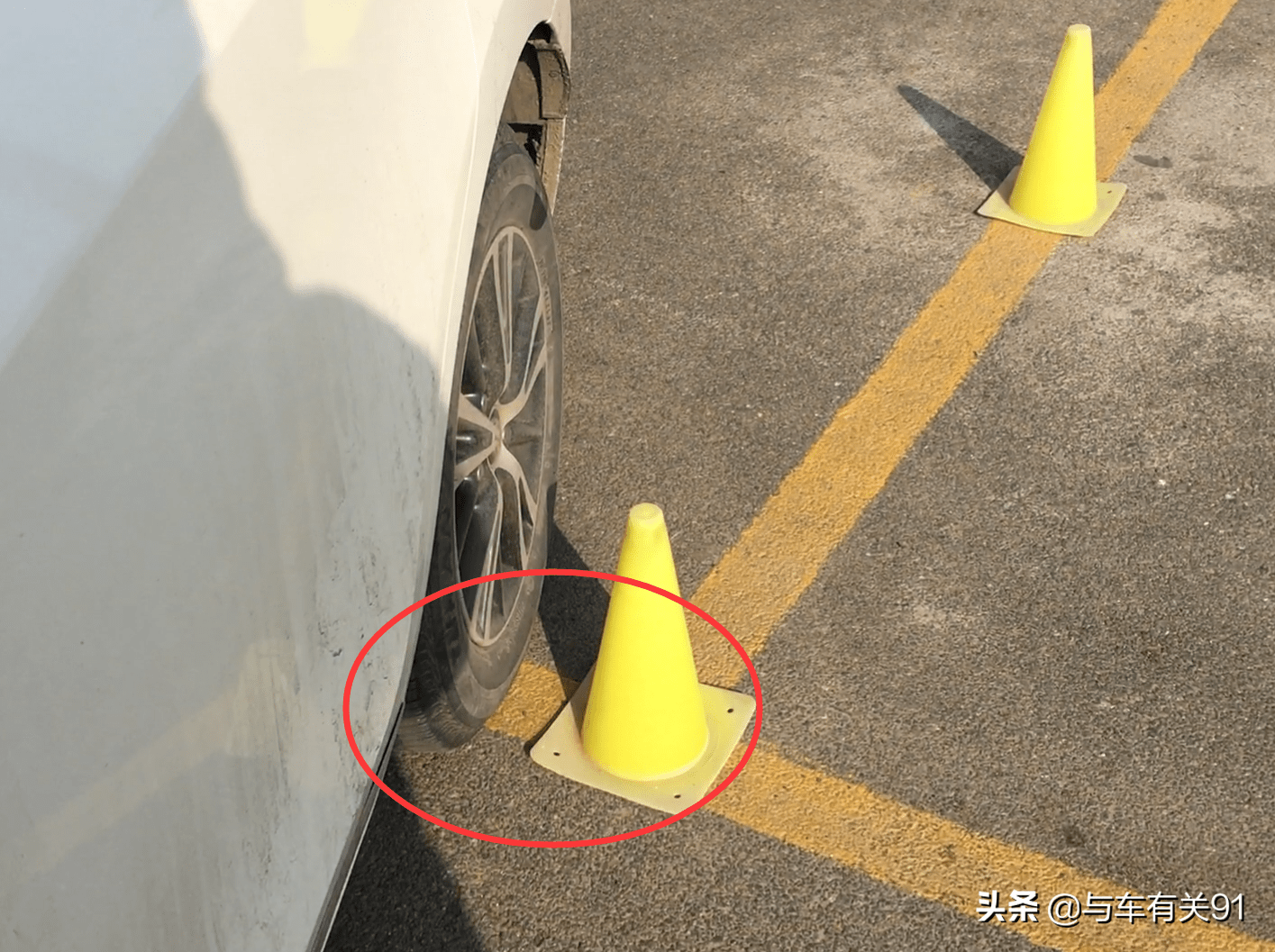 直角转弯怎样才能不剐蹭分享直角转弯看点打方向时机的技巧