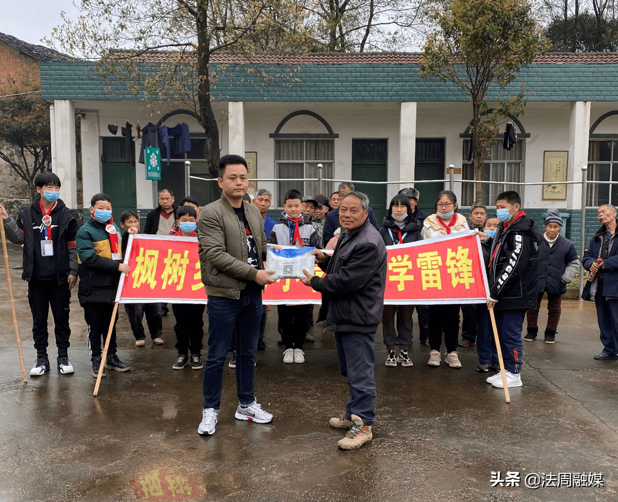 桃源县枫树乡中心小学开展"三·五"学雷锋活动