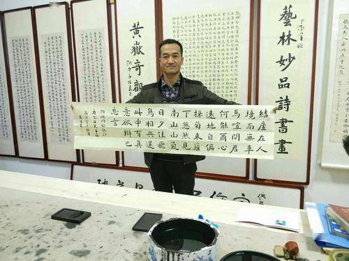 农民工书法家只写楷书,一年卖字收入近十万元_张万昌