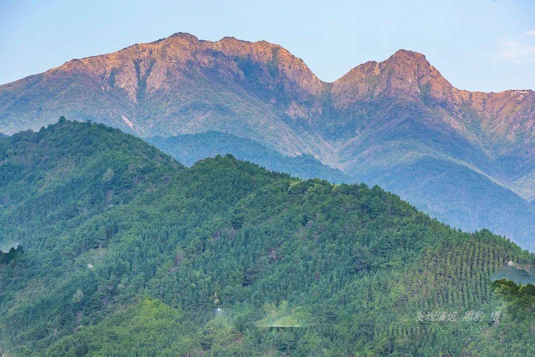 徒步登顶大龙山主峰红泥埒行走广东最壮美山脊线